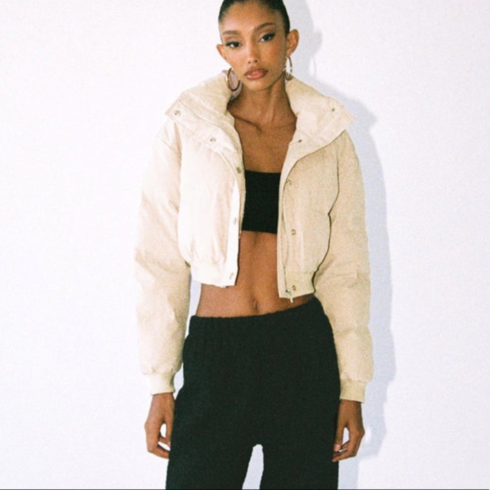 Princess Polly Cropped Puffer Jacket in Cream